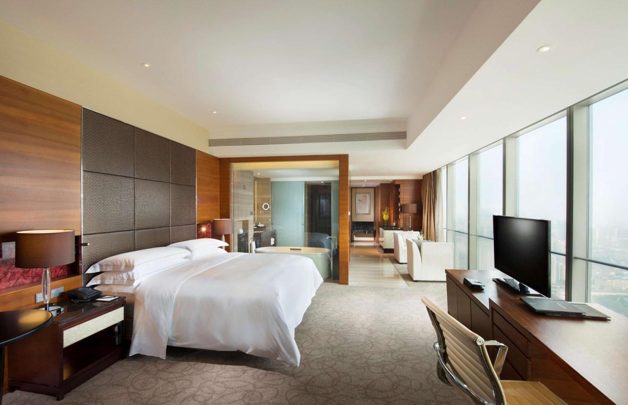 King Hilton Deluxe Plus Room,1769834144:JPEG